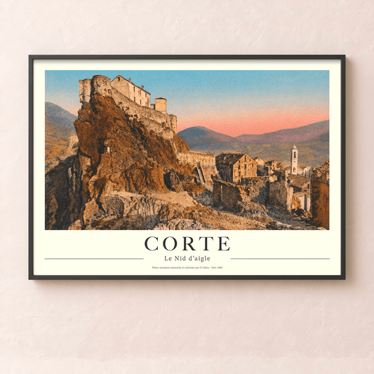 Affiche vintage de Corte avec la citadelle sur son éperon rocheux et la vallée montagneuse, collection Tempi Fà