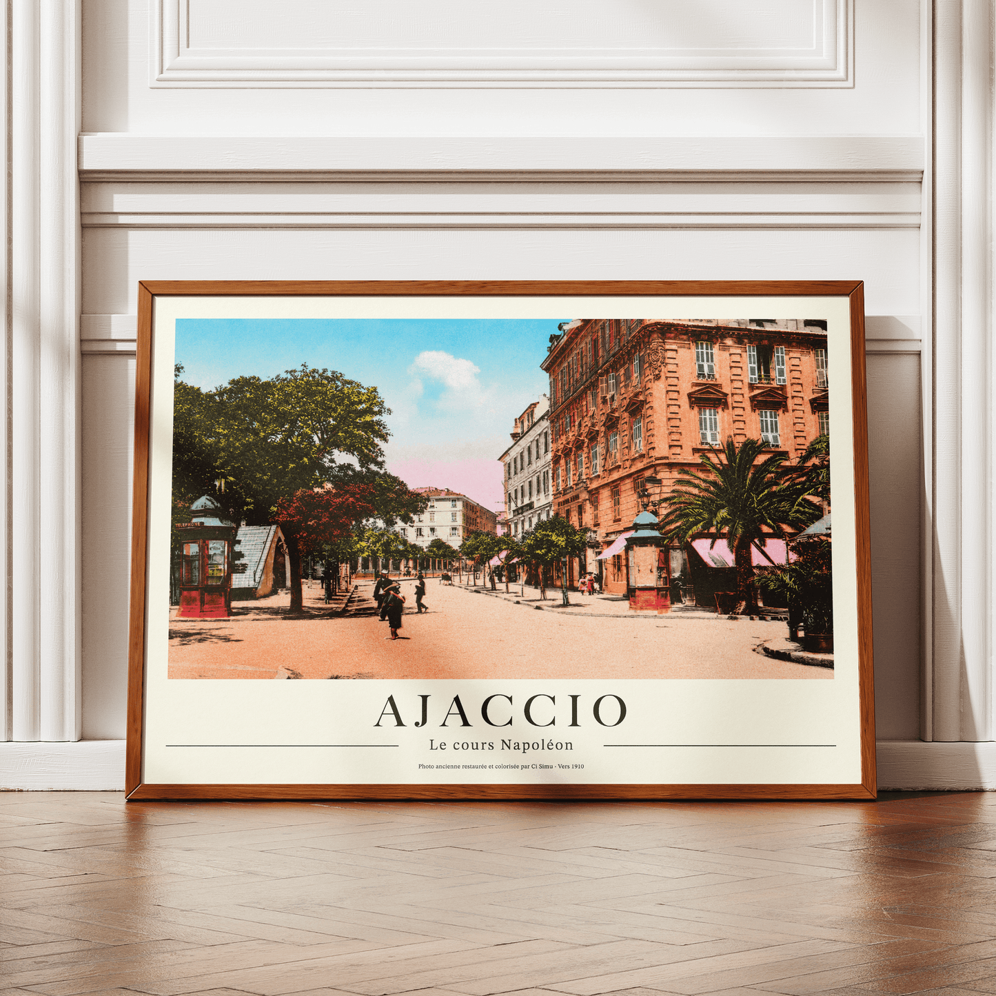 Décoration murale avec le poster vintage d'Ajaccio dans un espace bureau moderne et chaleureux
