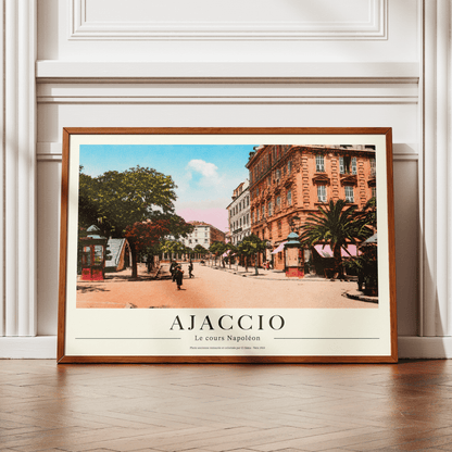 Décoration murale avec le poster vintage d'Ajaccio dans un espace bureau moderne et chaleureux