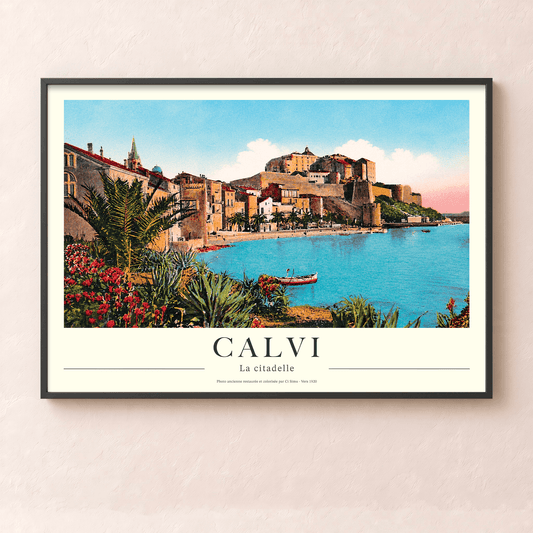 Affiche vintage de Calvi représentant les barques traditionnelles et les remparts génois face à la mer, collection Tempi Fà